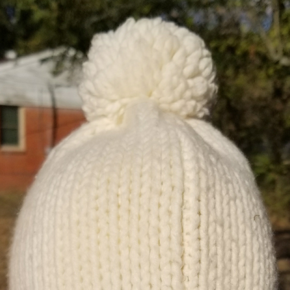 Pom pom hats - Picture 6 of 6
